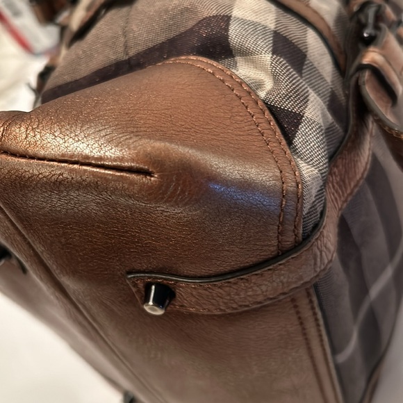 Burberry Medium Check Tote Bag - Picture 7 of 12